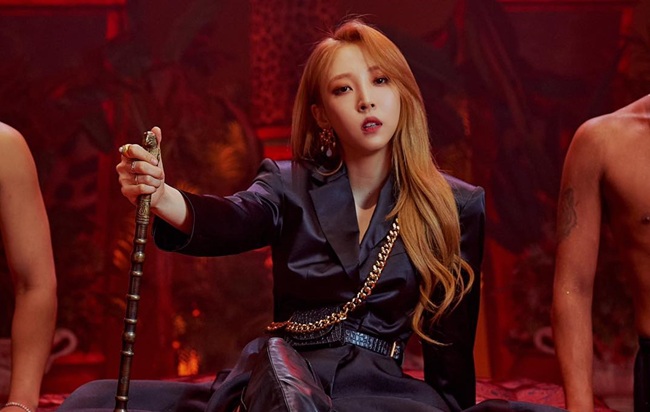 MAMAMOO’s Moonbyul Makes Surprise Japanese Debut with ‘Aurora’